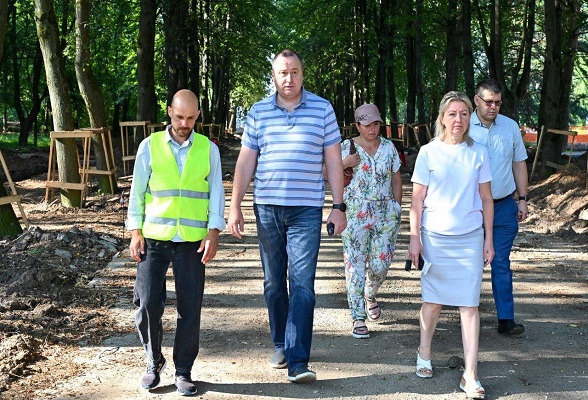 Глава г.о. Серпухов Сергей Никитенко проверил объекты благоустройства в г. Пущино