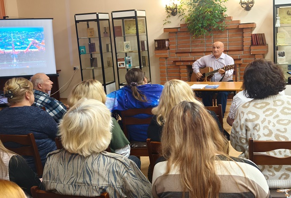 В Центральной городской библиотеке им. А.П. Чехова состоялся творческий вечер Жашарбека Атаева