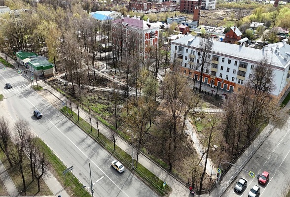 Глава г.о. Серпухов Сергей Никитенко: в сквере на Северной площади подрядчик продолжает работы по укладке тротуарной сети