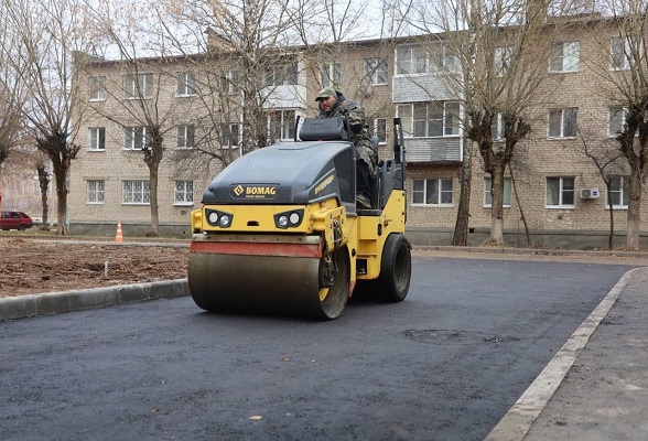 Дорожные работы в посёлке Большевик близятся к завершению